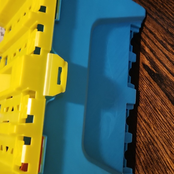 Hot wheels extra track and storage bin - Picture 2 of 3